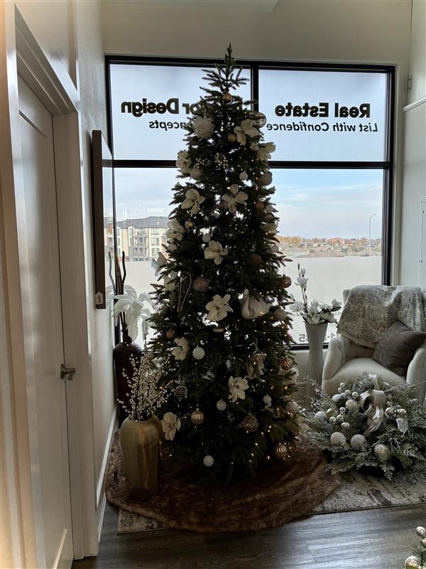 9' Slim Prelit Christmas Tree